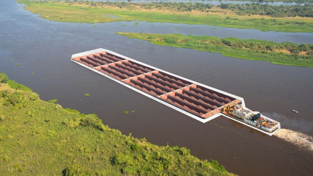 O Brasil aposta numa hidrovia gigante para fazer a soja descer de barcaça até o mar e fugir do caminhão caro