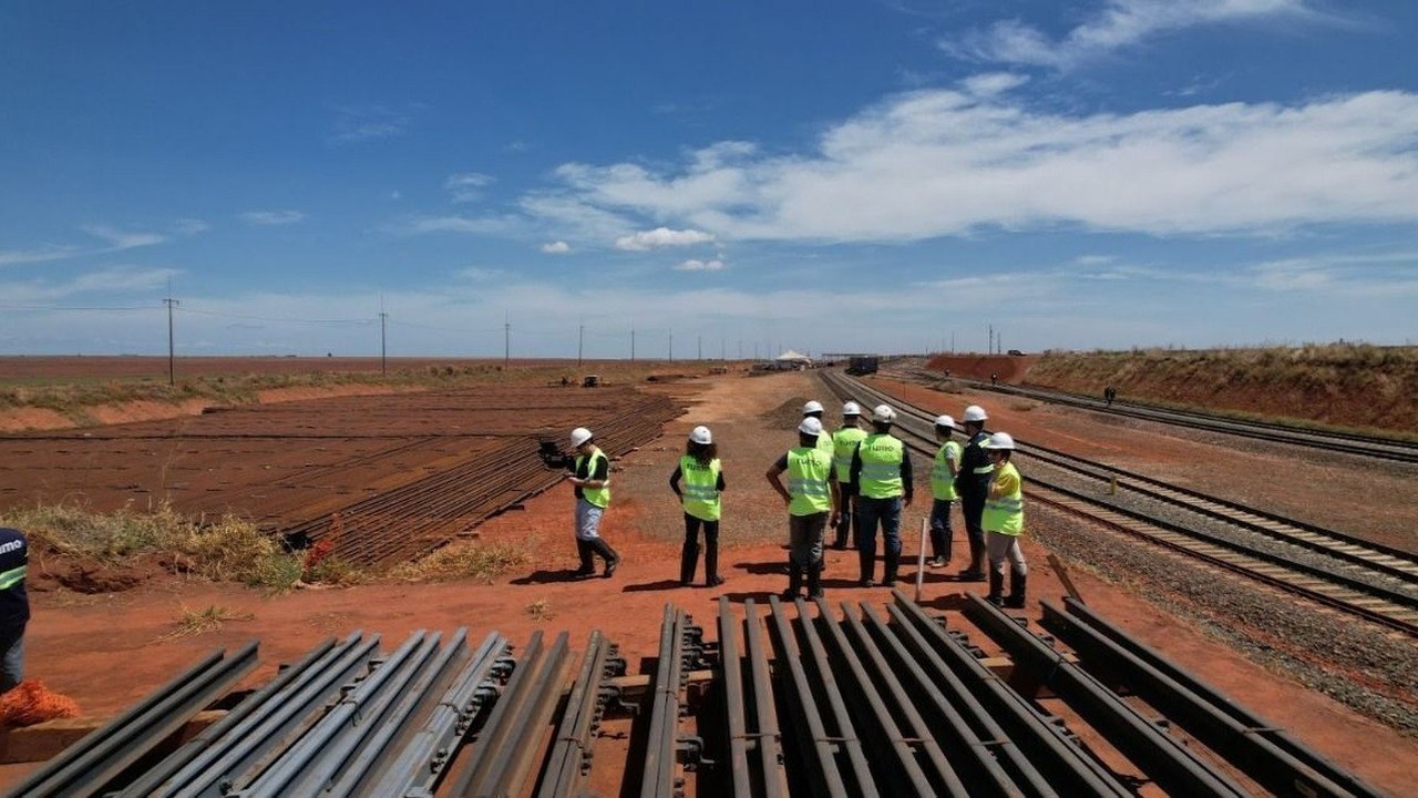 Enquanto o mundo inaugura aeroportos novos e trens-bala, o Brasil ainda corre para terminar obras paradas há quarenta an