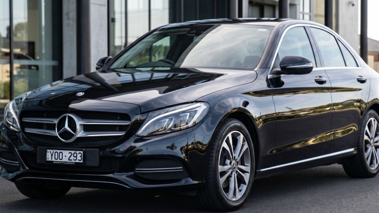 Mercedes-Benz C180 Avantgarde 2015 combina tracción trasera, motor turbo de 156 cv, maletero de 480 litros y precio cercano al de compactos cero km.