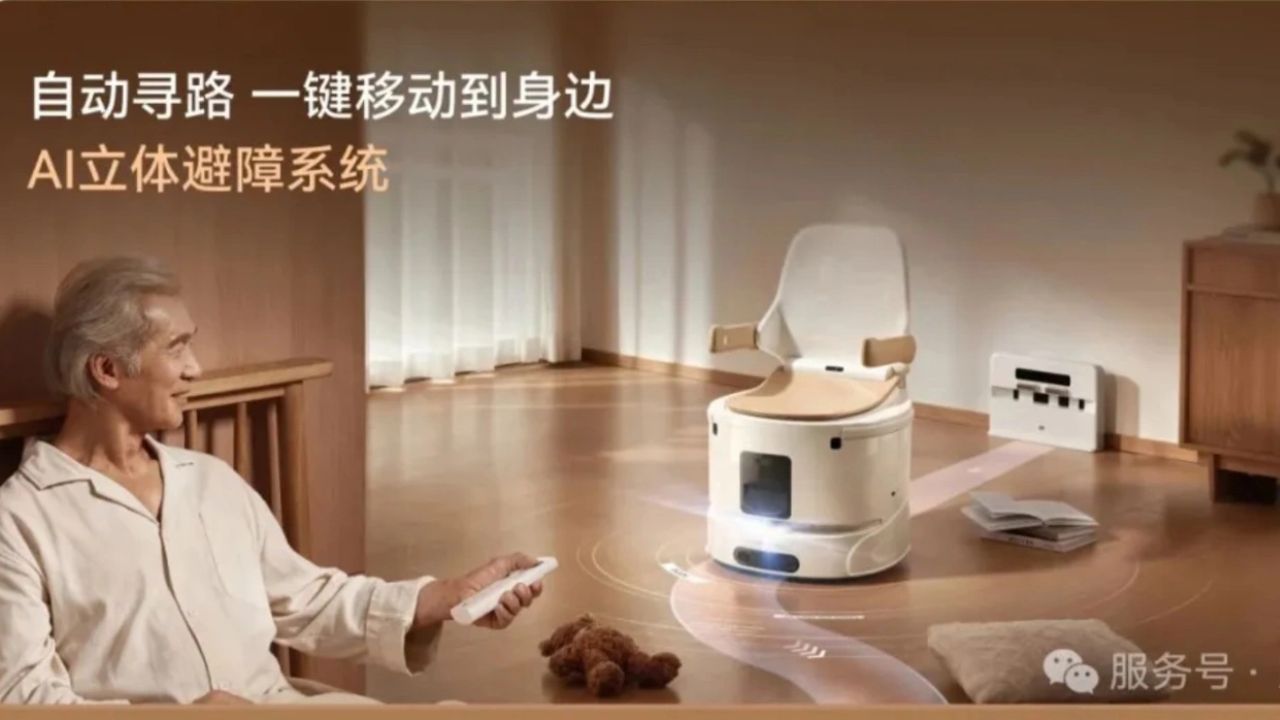 The Xiaoban private robot, made by Yueban, brings a new logic of accessibility by taking the toilet to people with reduced mobility. See!