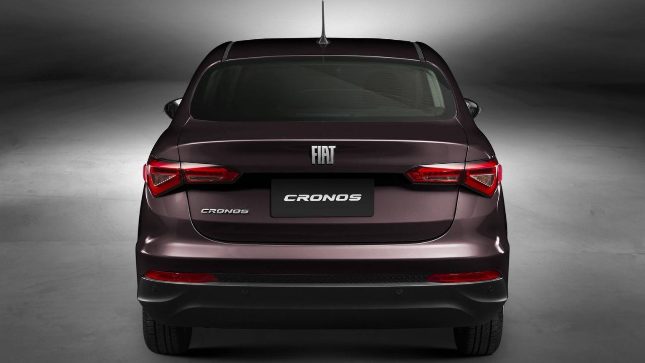 Fiat Cronos Precision automático pode ser encontrado por cerca de R$ 61 mil e oferece amplo porta-malas, motor 1.8 e boa lista de equipamentos.