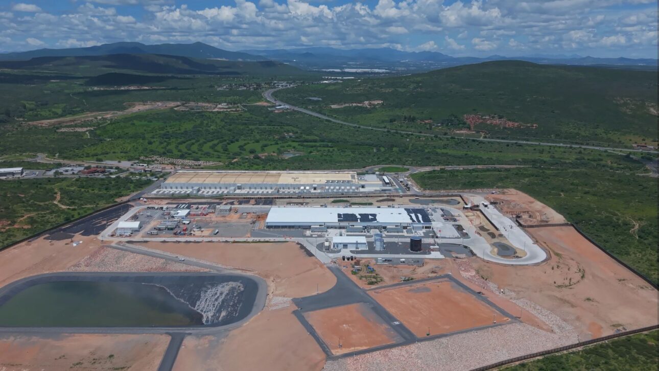 Consumo de água dos data centers de inteligência artificial causou surto de hepatite no México e fez big techs recuarem em projetos bilionários.