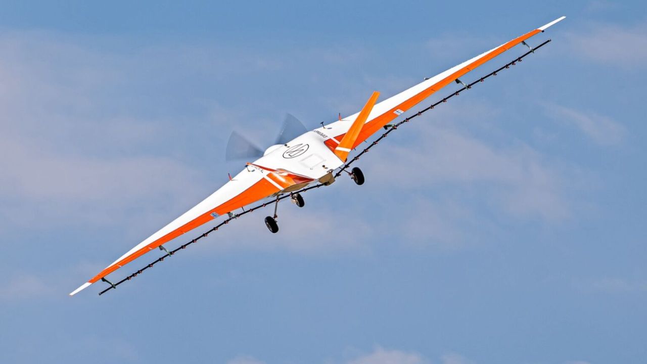 Drones produzidos no Brasil ganham relevância em projetos de defesa, pesquisa e inovação, fortalecendo a autonomia tecnológica nacional.