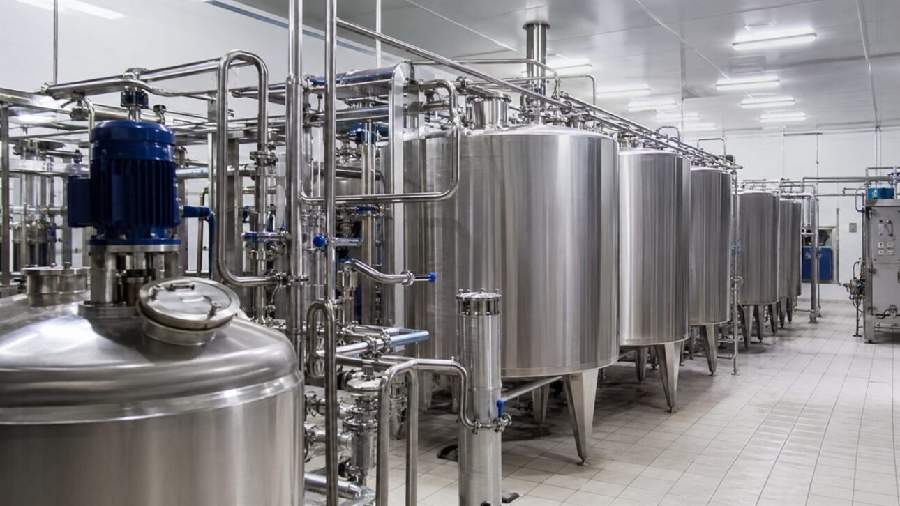 From whey, the plant extracts concentrated protein and powdered lactose, the most valuable products in the chain.