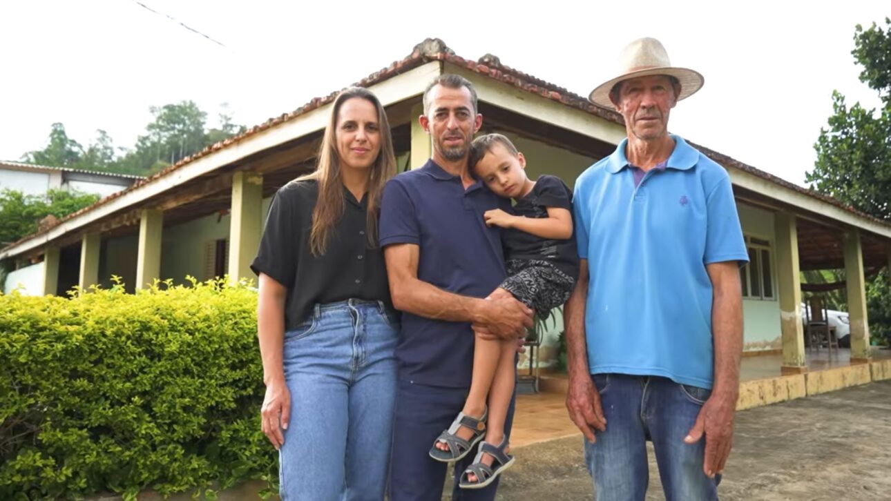 Family of rural producers in a modern chicken farm in the countryside of São Paulo with climate-controlled aviaries and production aimed at export.