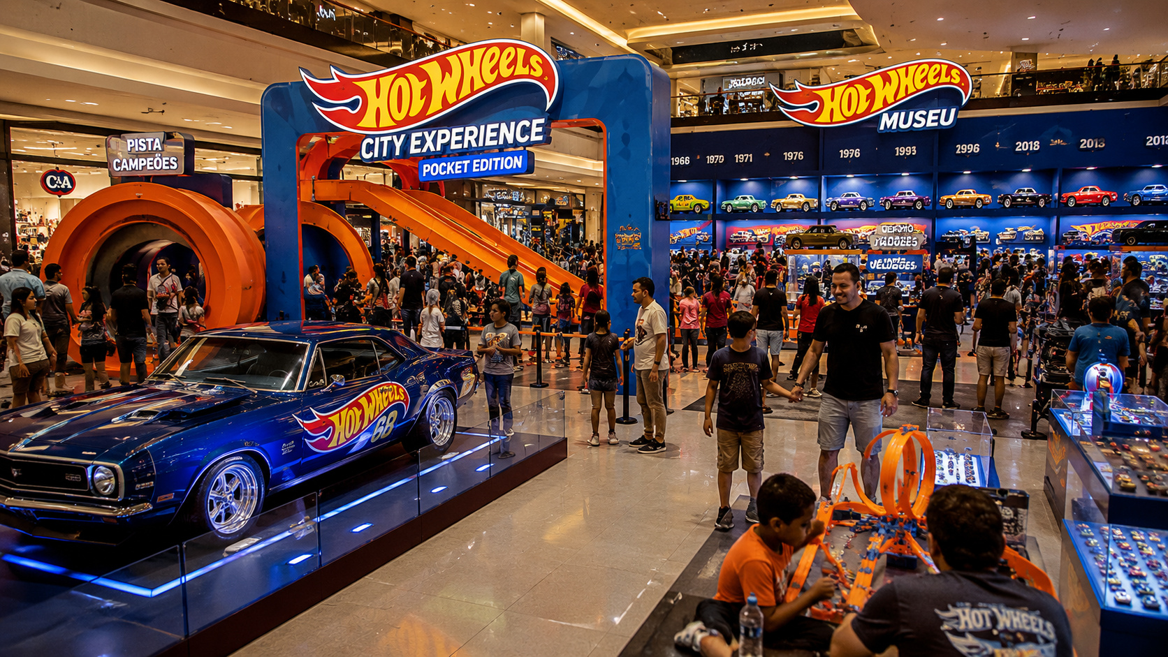 Crianças e adultos participam de corridas na pista de kart elétrico da Hot Wheels em Campinas.