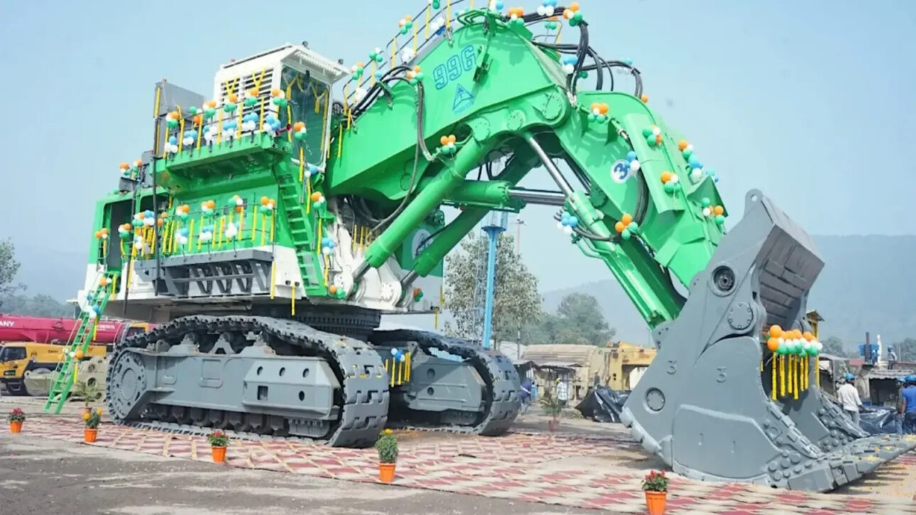 Feito inédito na Índia: máquina gigante de 650 toneladas, antes movida a diesel, vira escavadeira 100% elétrica em retrofit feito pela própria Lloyds Metals