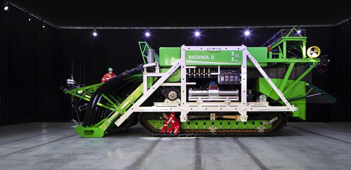 Deep-sea mining robot
