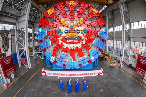 Interior de túnel submarino en construcción con gran diámetro