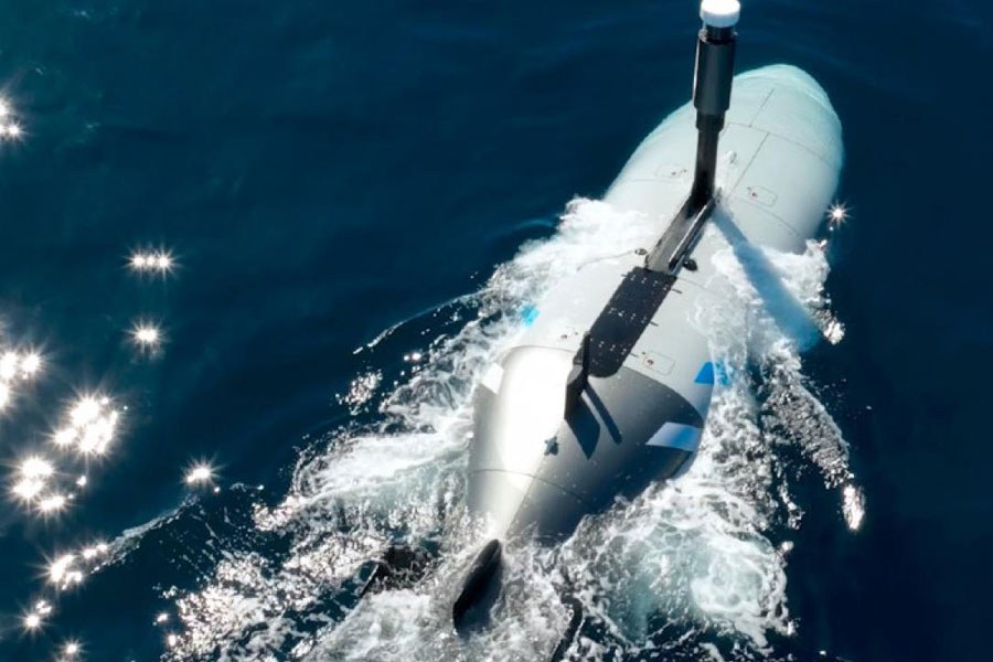 Veículo submarino não tripulado de grande porte em terra