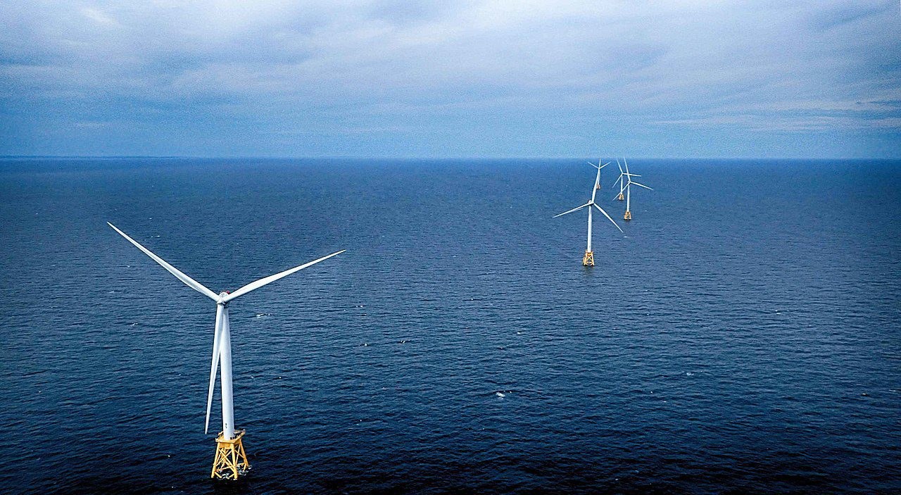 Turbinas eólicas instaladas no oceano