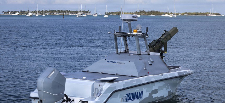 Navio-robô de superfície da Marinha em alto-mar