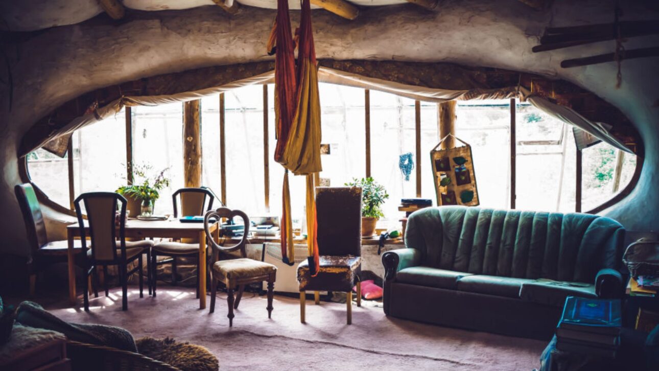 Simon Dale built a low-impact hobbit house in Wales for less than £3,000, using natural materials and off-grid solutions.