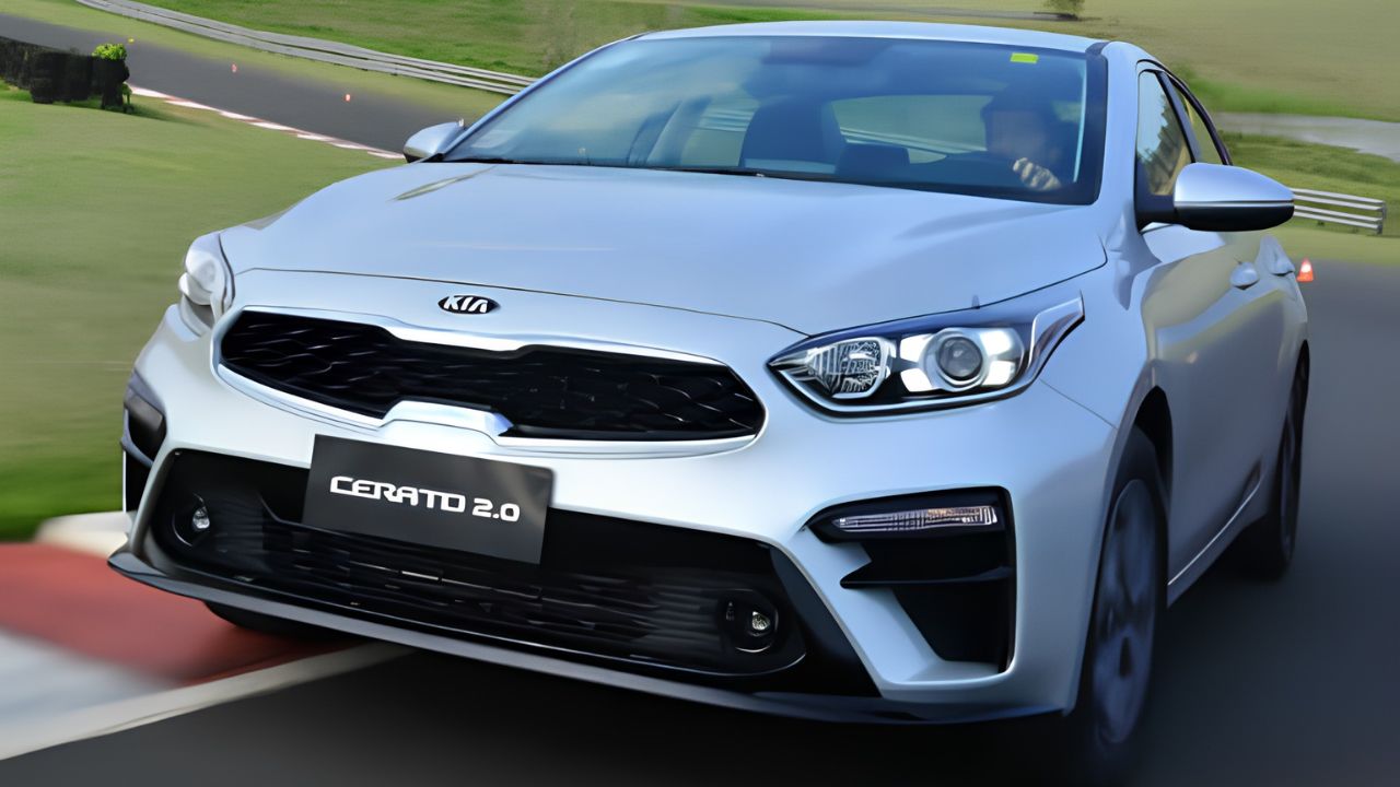 O Kia Cerato EX 2.0 2022 vale a pena no mercado de usados? Veja preço, ficha técnica, equipamentos e comparação com Corolla e Honda Civic.