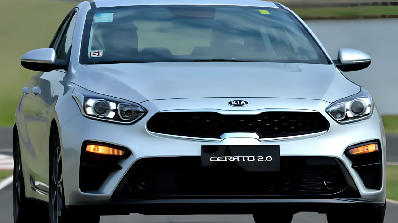 O Kia Cerato EX 2.0 2022 vale a pena no mercado de usados? Veja preço, ficha técnica, equipamentos e comparação com Corolla e Honda Civic.