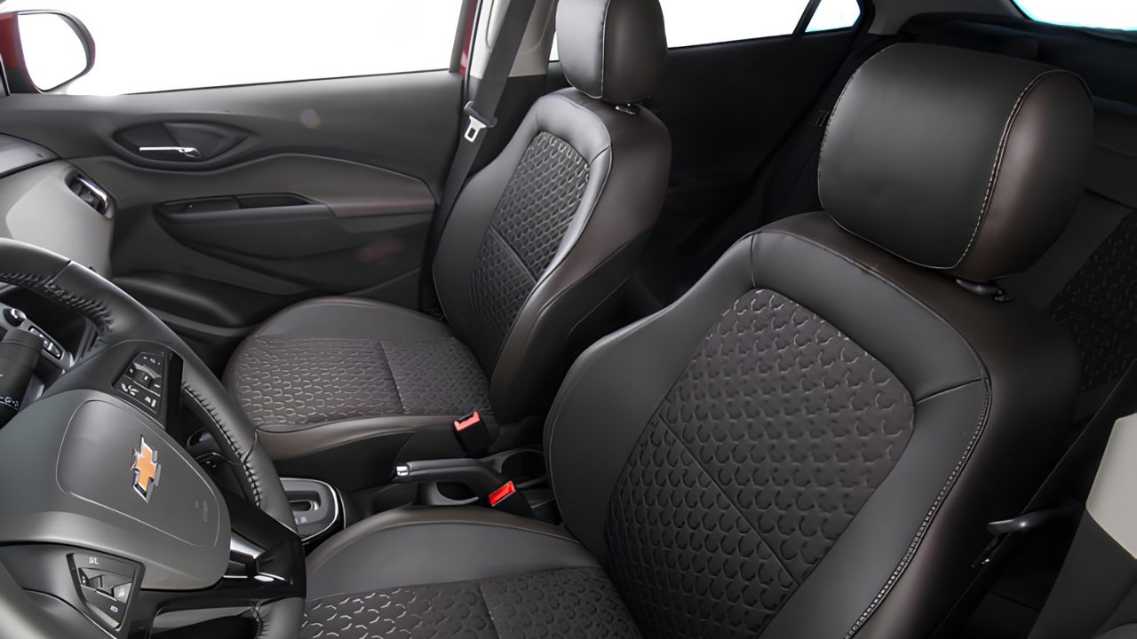 Chevrolet Prisma LTZ 2019 mantém relevância entre os usados com câmbio automático, amplo porta-malas e preço médio de R$ 64,8 mil.