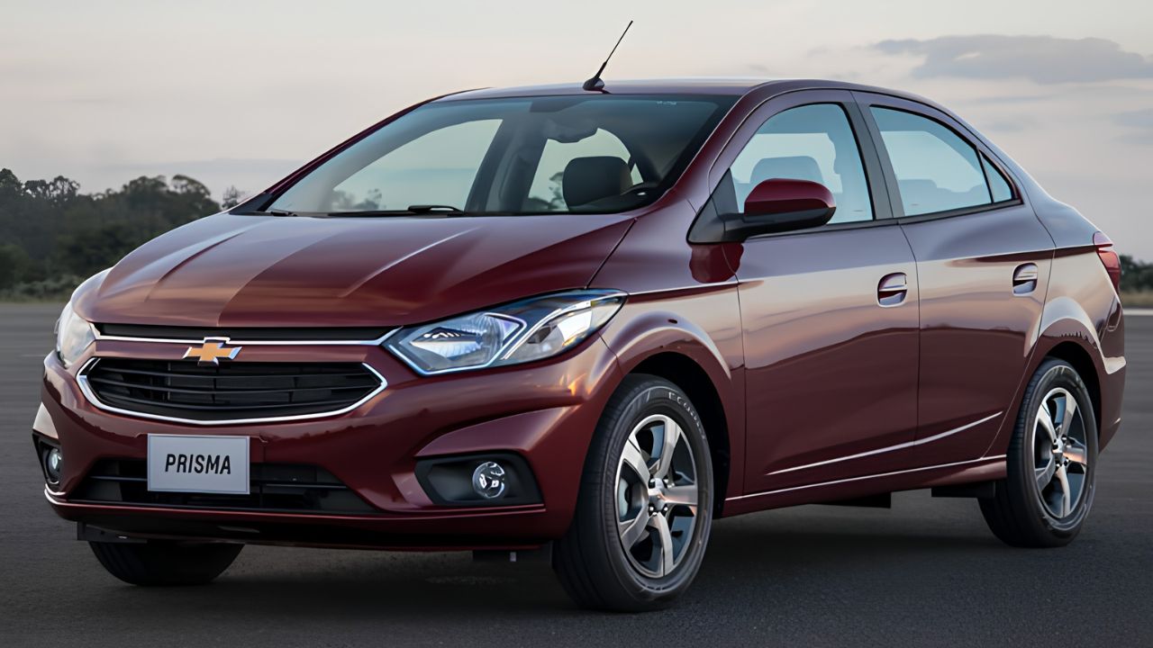 Chevrolet Prisma LTZ 2019 mantém relevância entre os usados com câmbio automático, amplo porta-malas e preço médio de R$ 64,8 mil.