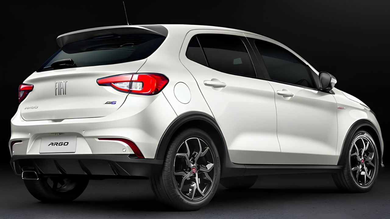 Fiat Argo HGT 2018 combina motor 1.8, câmbio automático e ampla lista de equipamentos por cerca de R$ 65 mil no mercado de usados.