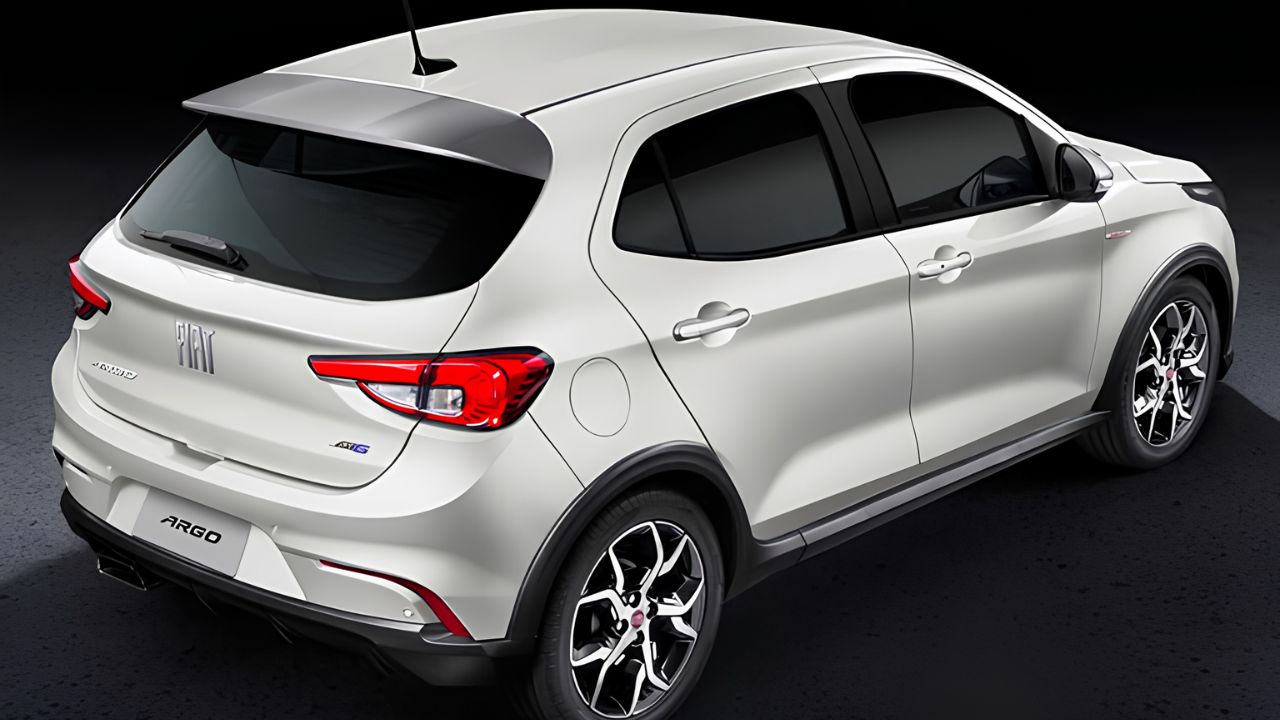 Fiat Argo HGT 2018 combina motor 1.8, câmbio automático e ampla lista de equipamentos por cerca de R$ 65 mil no mercado de usados.
