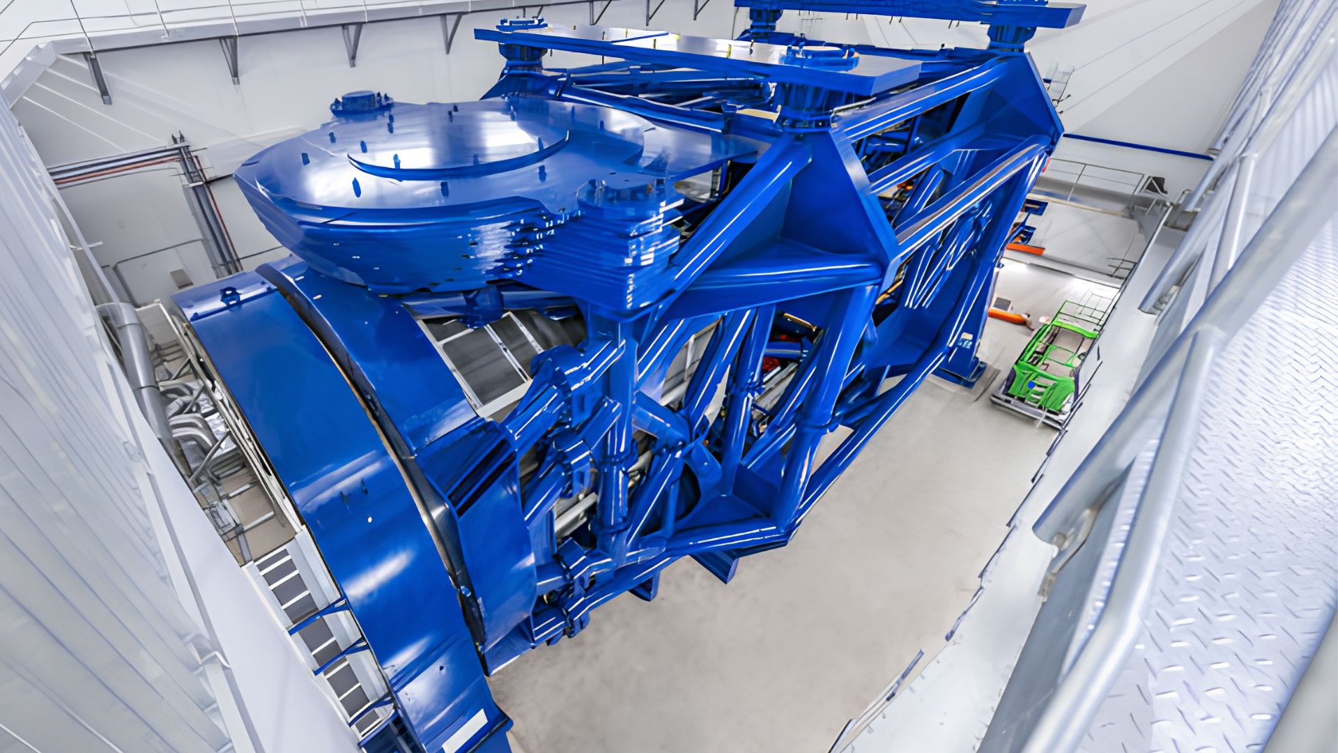 Máquina de Heidelberg com 670 toneladas usa prótons e íons para tratar tumores com precisão milimétrica em uma das estruturas médicas mais impressionantes do mundo.