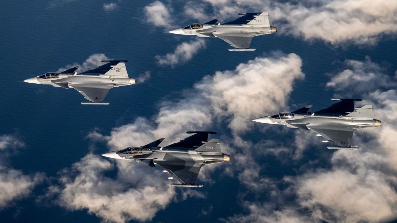 Gripen E combina sensores, inteligencia artificial, armamentos y guerra electrónica para ampliar la eficiencia del caza en combate.