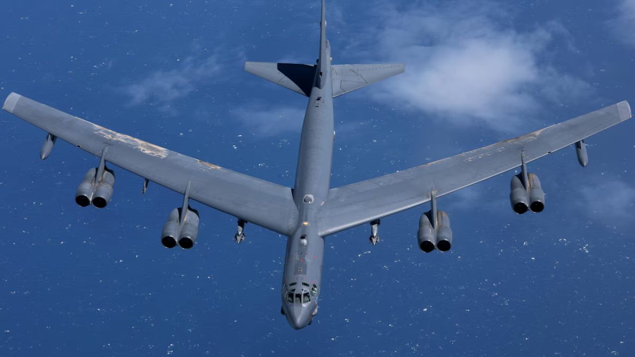 Conheça o B-52H Stratofortress, bombardeiro de longo alcance que permanece em operação e deve seguir ativo até 2050.