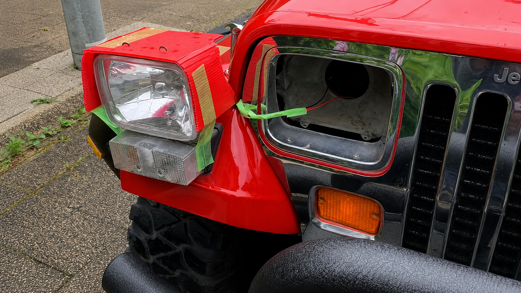Militar usa papelão para aprovar Jeep em inspeção veicular no Japão após reprovação por diferença de apenas 3 centímetros