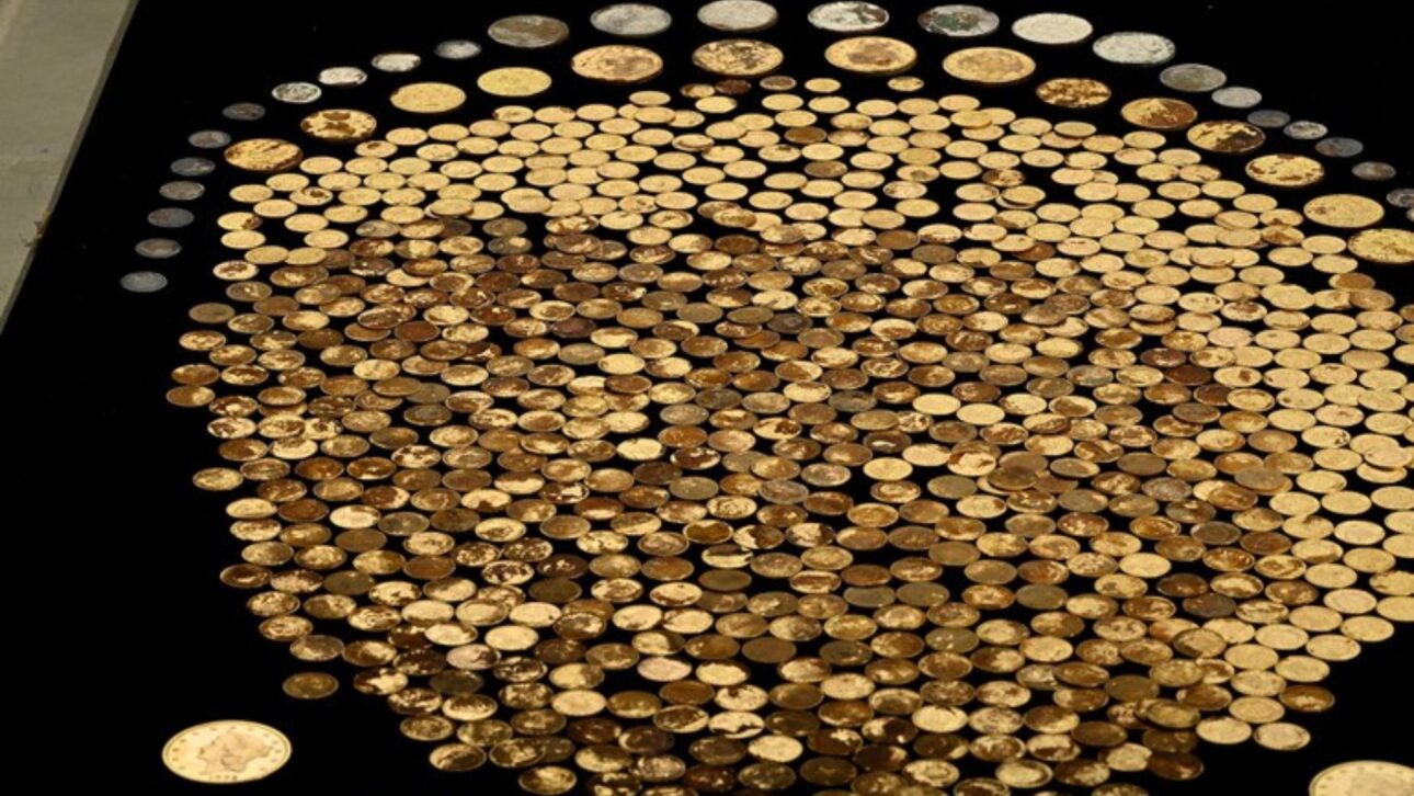 Achado no Kentucky revelou mais de 800 moedas da Guerra Civil, incluindo 700 peças de ouro e raridades que podem valer mais de US$ 2 milhões.