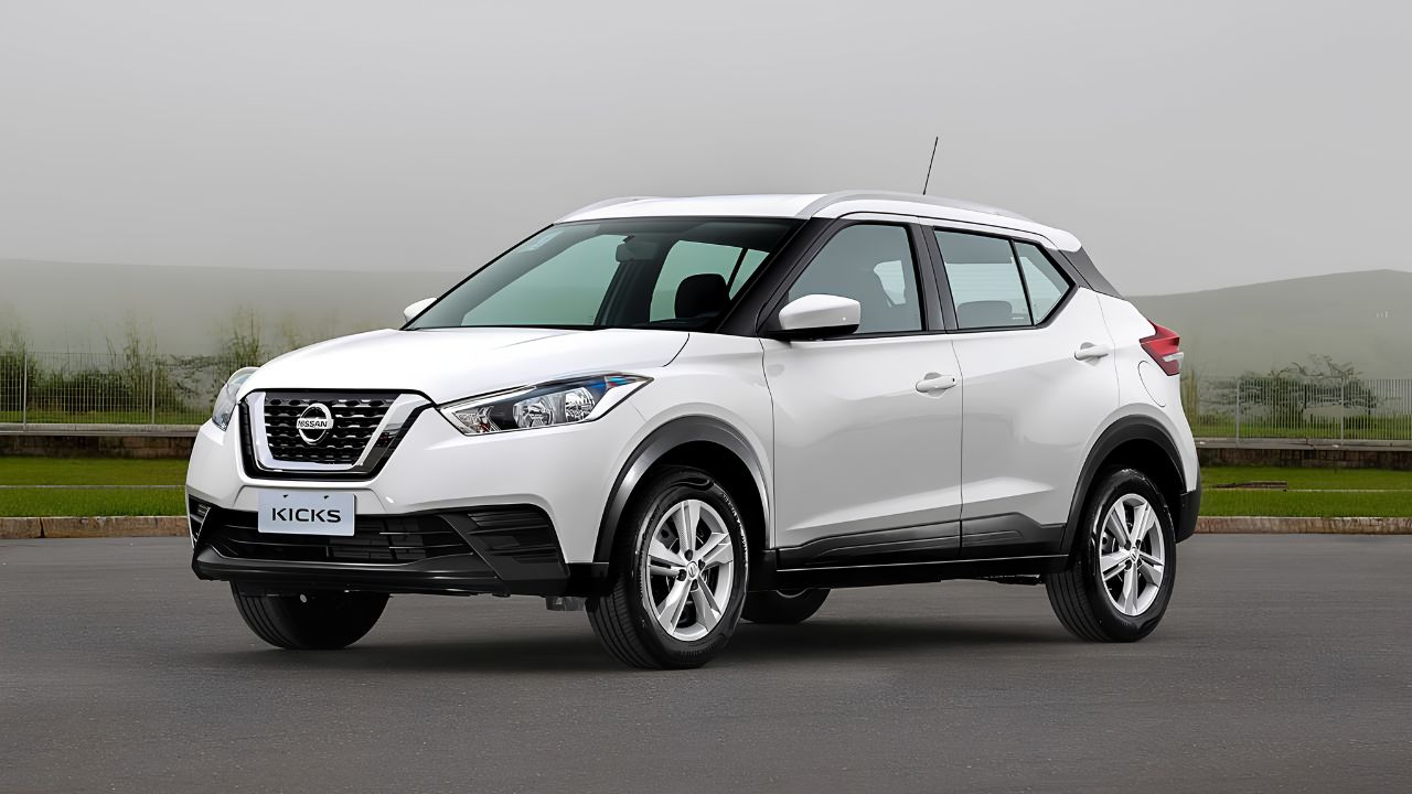 Nissan Kicks S Direct 2018 tem consumo econômico, porta-malas de 432 litros, bom espaço interno e custa cerca de R$ 75 mil em 2026. Fonte: Motor1