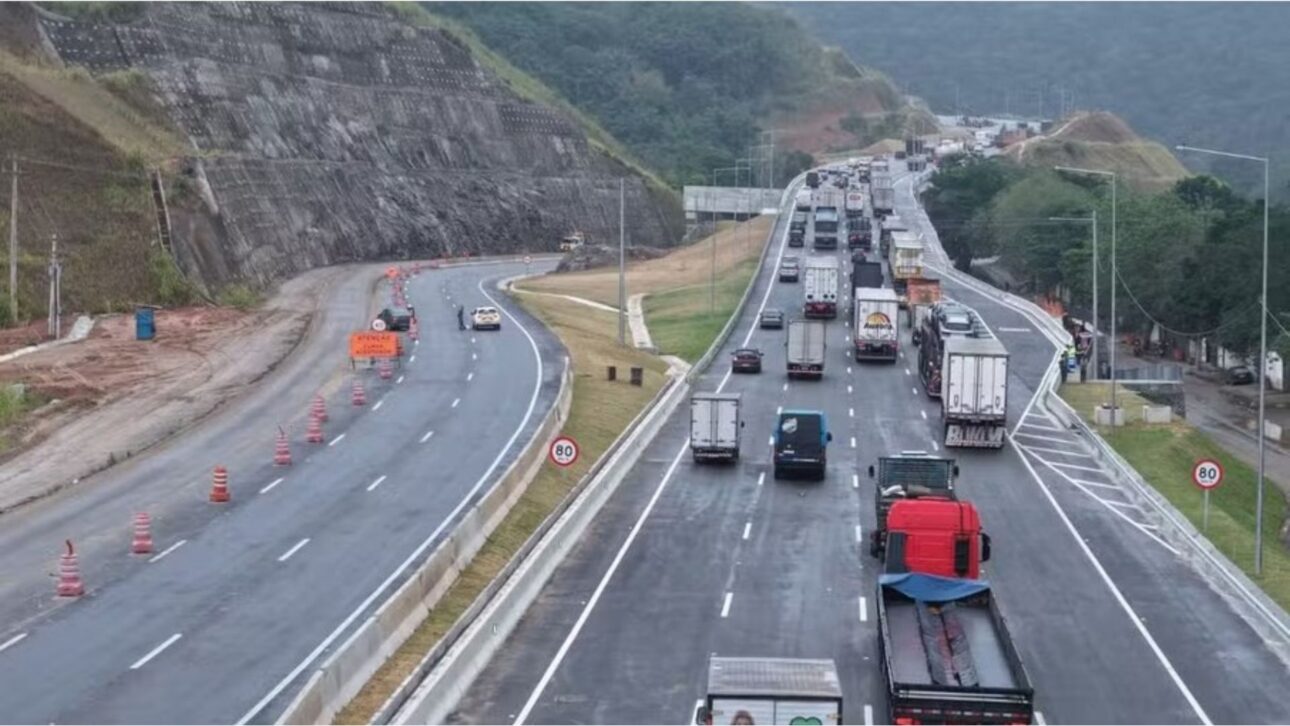 Motoristas já utilizam os quatro quilômetros de pista nova liberados na Serra das Araras nesta quinta-feira (25) — Foto: Divulgação/Comunicação RioSP