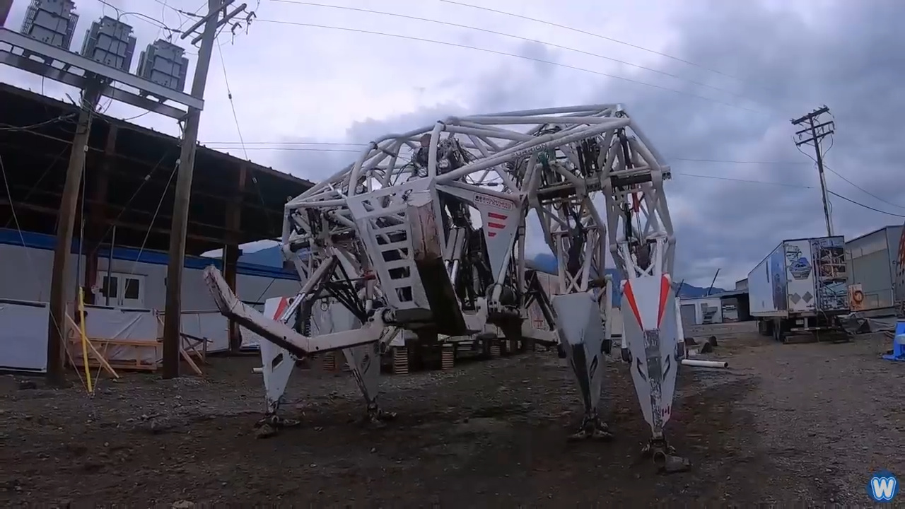 El exoesqueleto Prosthesis pesa 4.000 kg, entrega 200 cv, amplía la fuerza humana en 50 veces y muestra hasta dónde la robótica pilotada por humanos puede llegar.