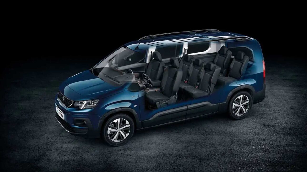 Peugeot Rifter vendido na França oferece até 7 lugares, porta-malas de 775 litros, motor diesel de 100 cv e preço convertido de cerca de R$ 153 mil.