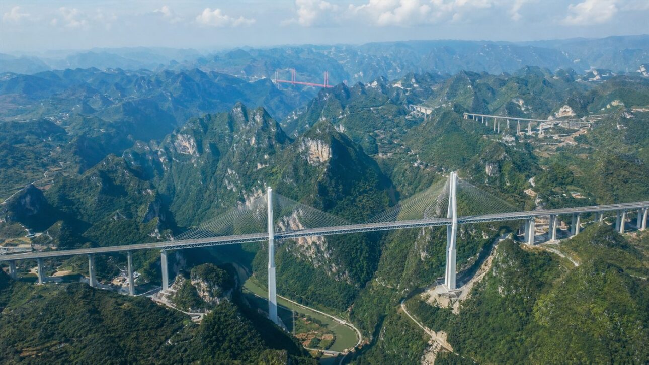 Guizhou concentrates almost half of the 100 tallest bridges in the world.