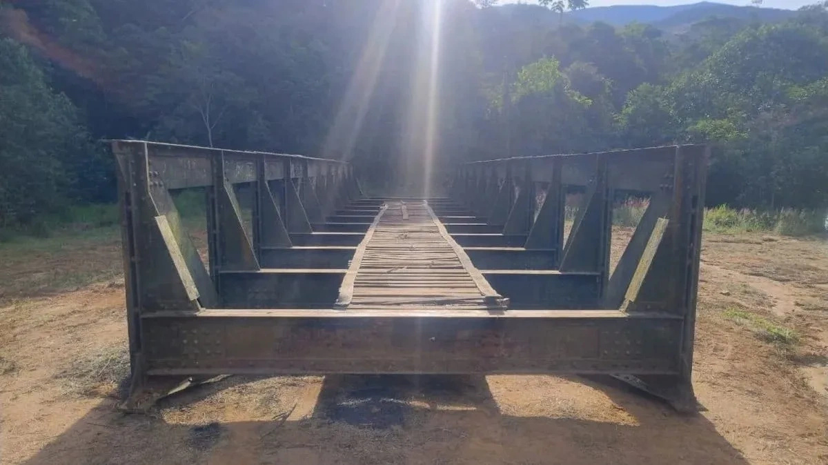 Ponte centenária de ferro da antiga Ferrovia Oeste de Minas fotografada após ser localizada em área rural de Lima Duarte, dias depois de desaparecer de Prados, em Minas Gerais.