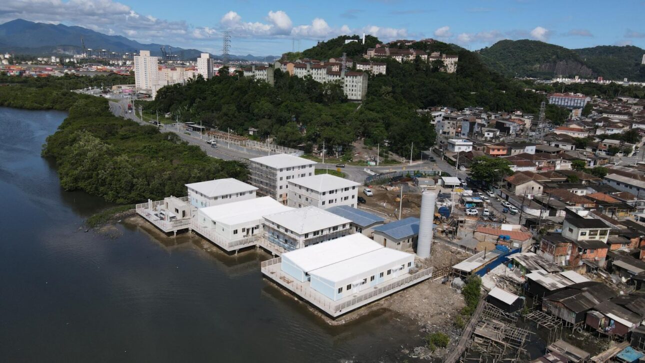 Moradia sobre palafitas em Santos (Imagem: Reprodução/Prefeitura de Santos)