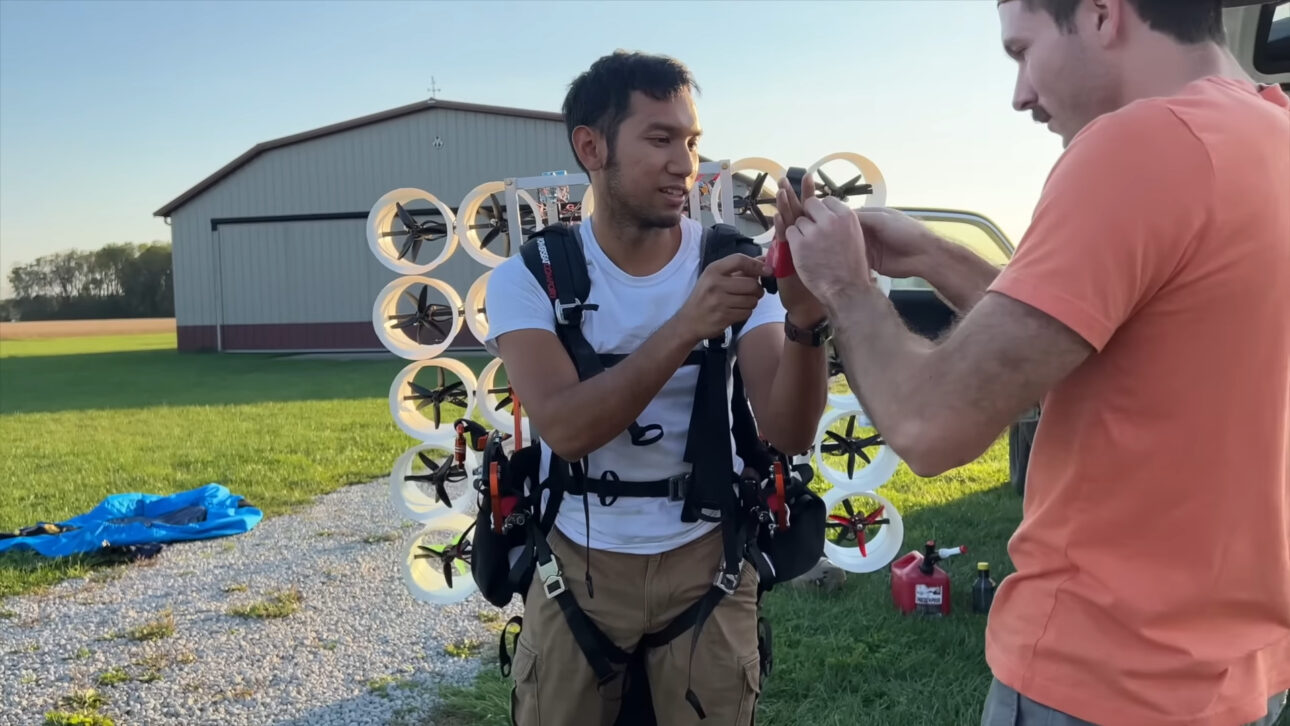 YouTuber transforma 50 motores de drones, fita adesiva e peças improvisadas em uma máquina voadora elétrica de garagem
