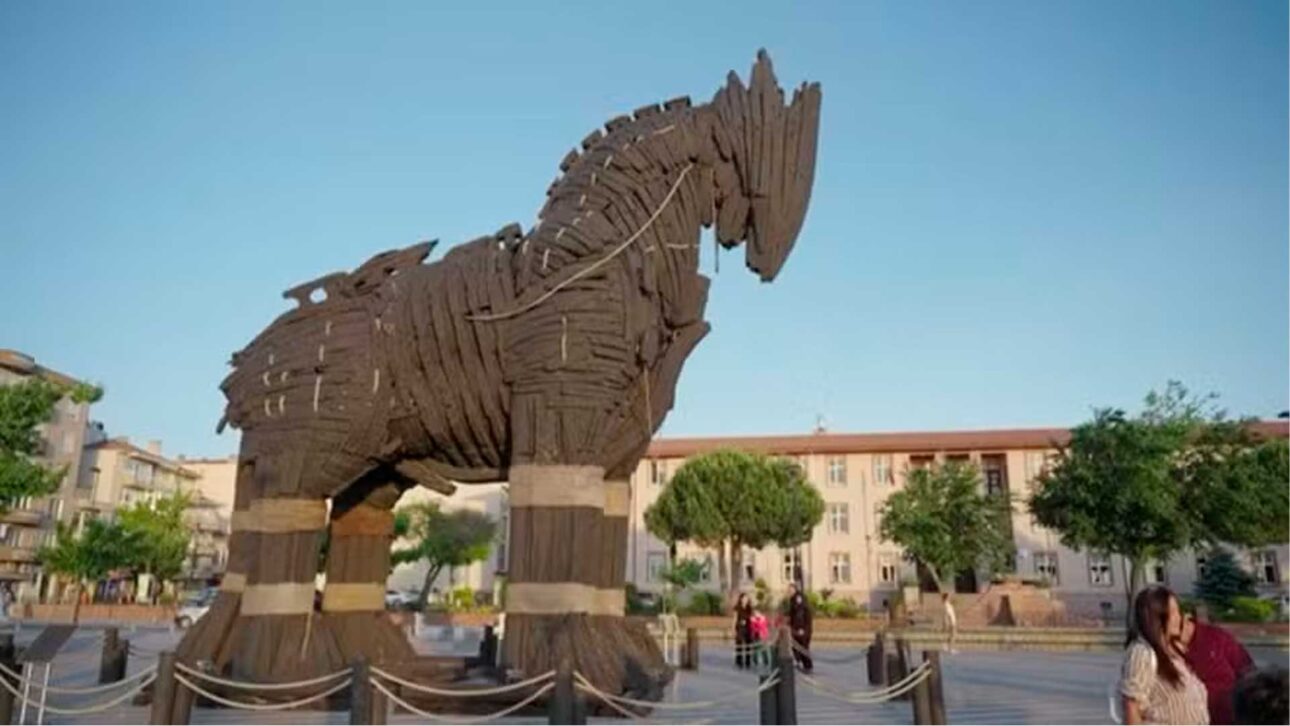 Giant replica of the Trojan Horse