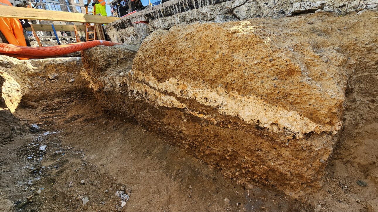 Works in London revealed a 2,000-year-old Roman road preserved under the modern asphalt, confirming the historical route of the famous Watling Street.