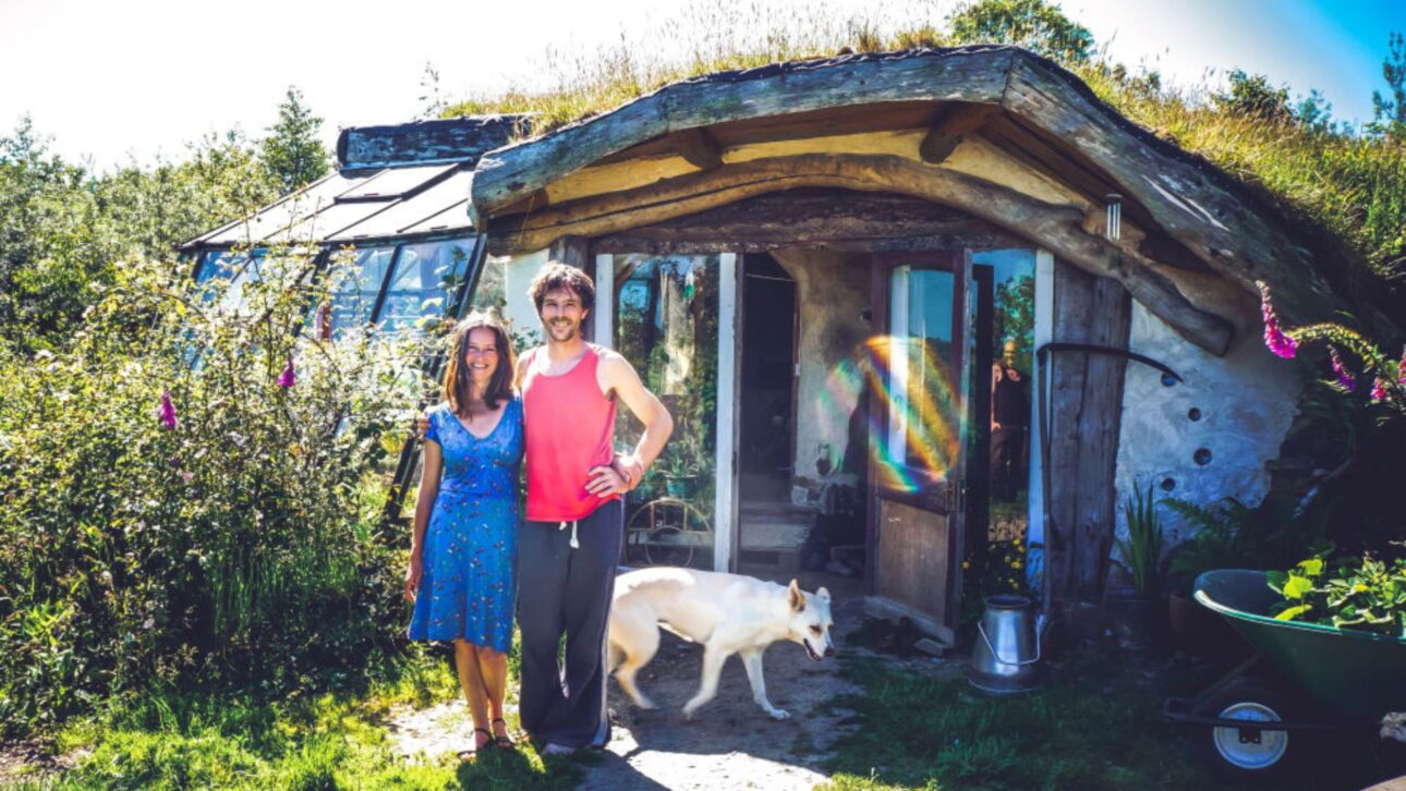 Simon Dale built a low-impact hobbit house in Wales for less than £3,000, using natural materials and off-grid solutions.