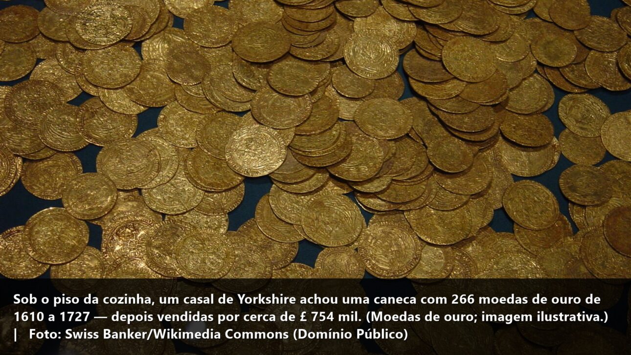 Casal troca o piso da cozinha numa vila de Yorkshire, acha sob as tábuas do século 18 uma caneca de barro entupida de 266 moedas de ouro