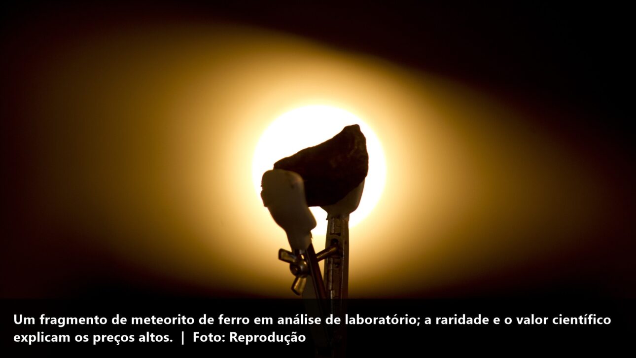 Fragmento de meteorito de ferro em laboratório