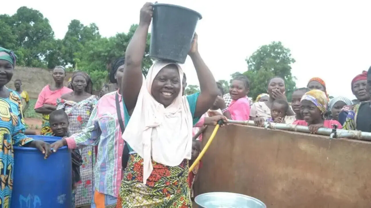 In southern Chad, families who made long journeys for water now receive support from a Chinese project with more than 500 wells, 57 stations, and an expected impact for over 600,000 residents