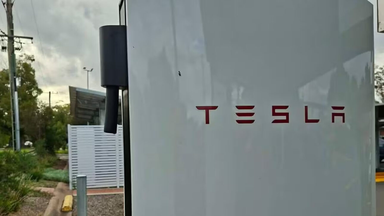 País vive onda de furtos de cabos de carregadores elétricos por causa do cobre, ataques inutilizam estações públicas e reduzem pela metade pontos da Tesla em rota movimentada