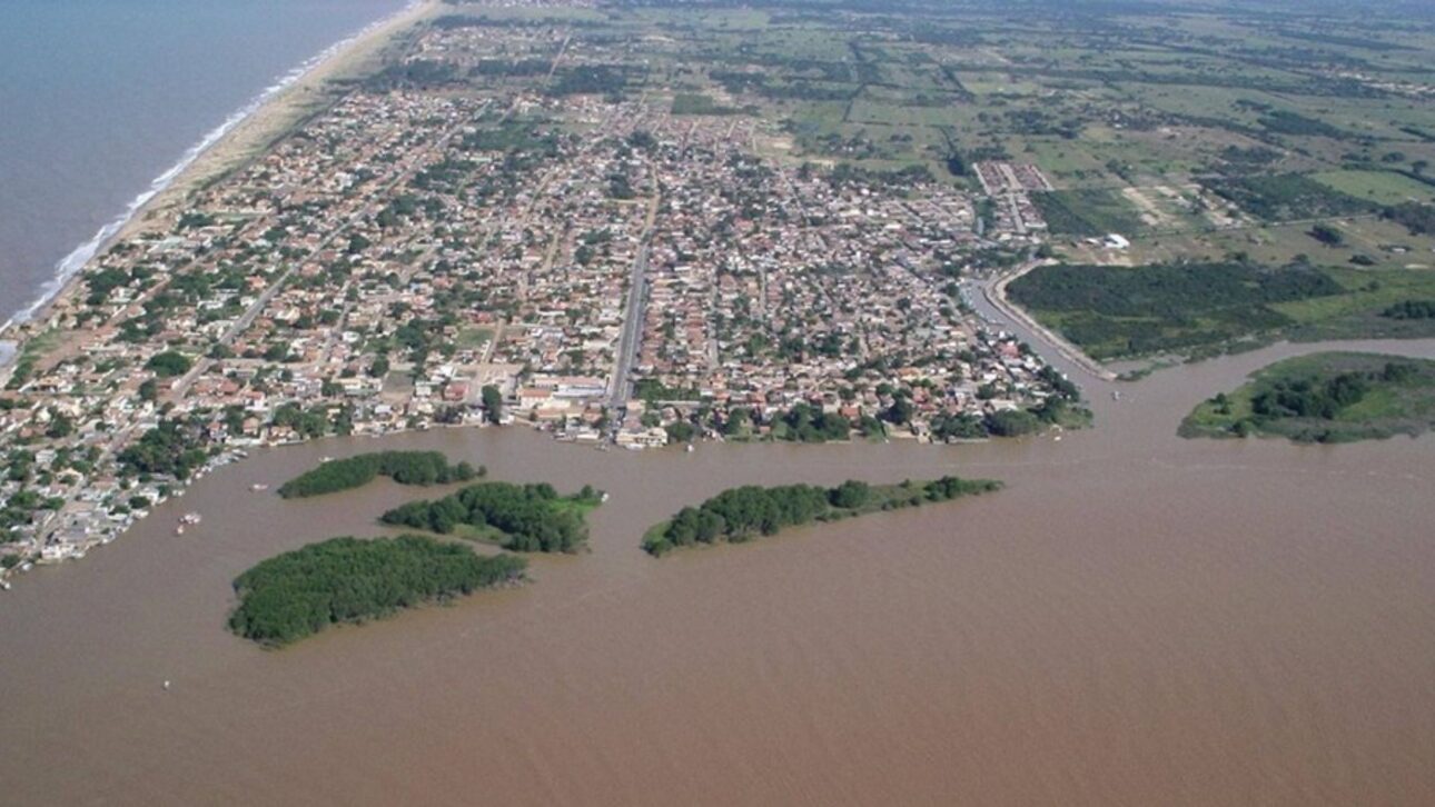 Divulgação/ UERJ
Panorama do rio Paraíba do Sul, que também avança sobre Atafona