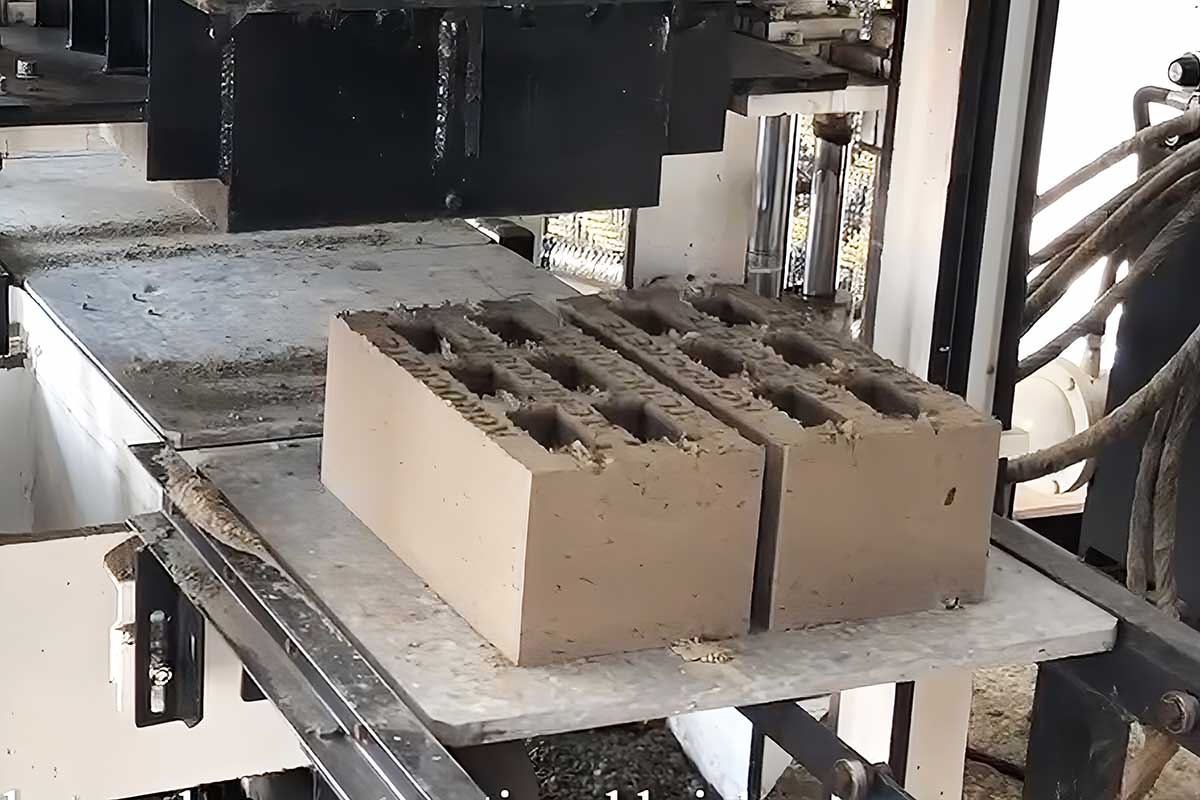 Agrocrete, da GreenJams, transforma resíduos agrícolas em tijolo carbono negativo que reduz custo da obra, melhora o isolamento térmico e captura CO2.