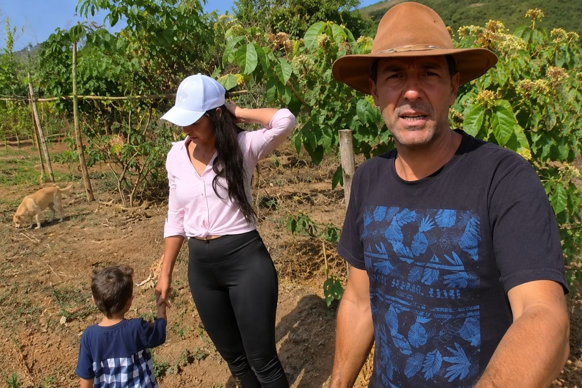 Casal mostra um dia de rotina no campo: horta atacada por lagarta, colheita sem veneno e o cachorro Boris em tratamento. Veja como é a vida no verde de verdade.