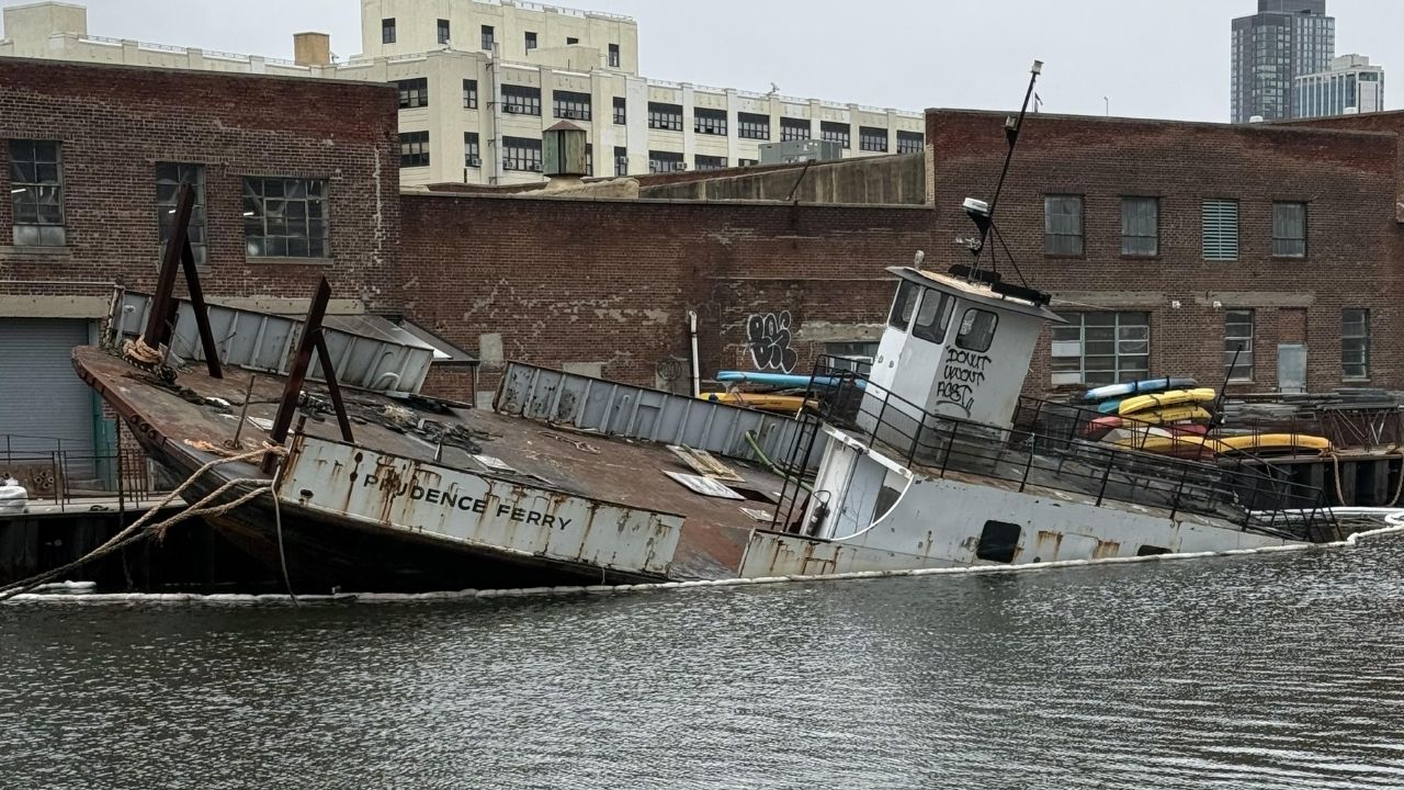 Balsa antiga Prudence Ferry sai de Long Island City para virar recife artificial e atrair vida marinha no Atlântico.