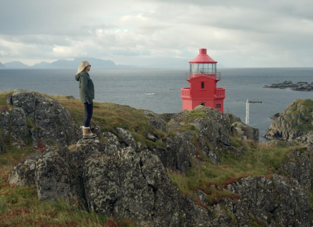 Ellen Marie “Elena” Hansteensen comprou o Litløy Lighthouse em 2006, restaurou o farol norueguês de 1912 e abriu a ilha a visitantes.