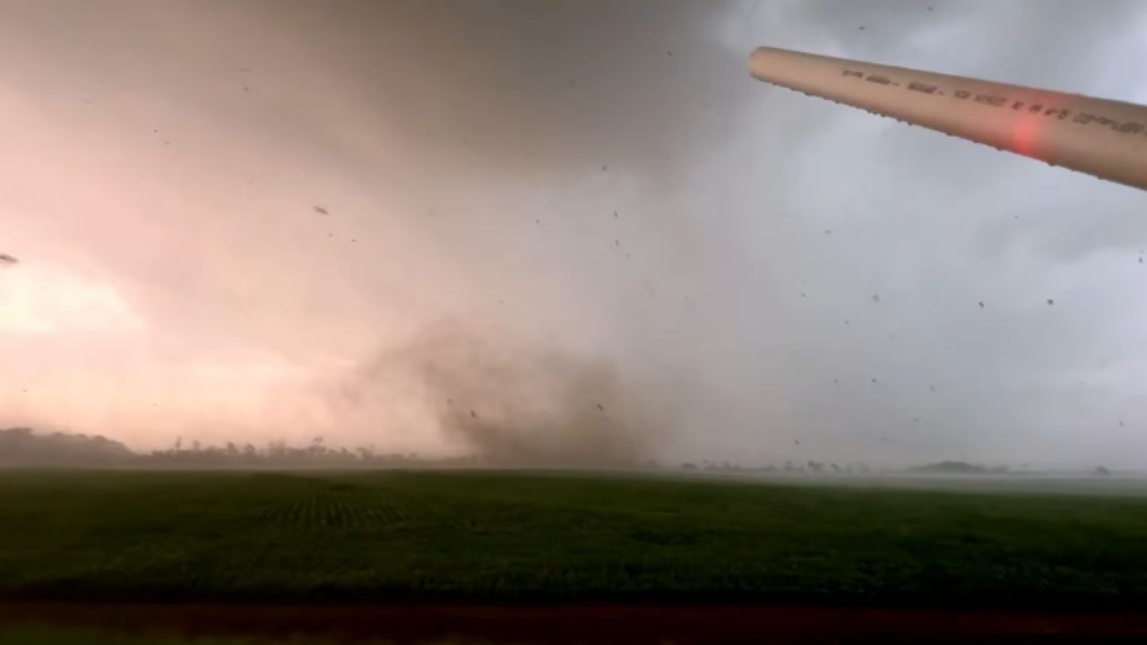 tornado em Oklahoma leva Caçadores de tempestades a usar drone com sensores e medir vento de 128,8 mph.