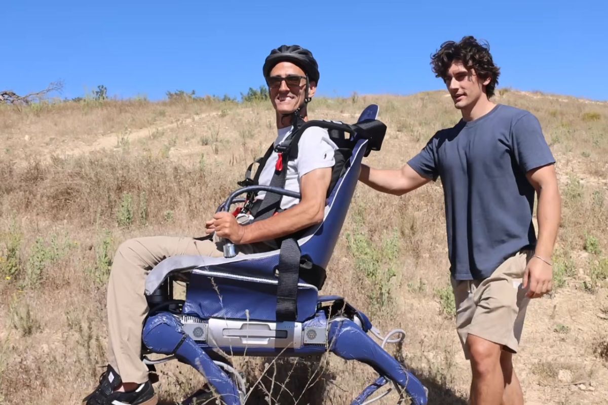 Youtuber transformou um cão-robô da Unitree em cadeira de rodas todo-terreno e levou o pai com esclerose múltipla a lugares inacessíveis há mais de 20 anos.